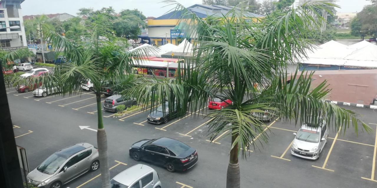 Myera Hotel Banting  Exterior photo