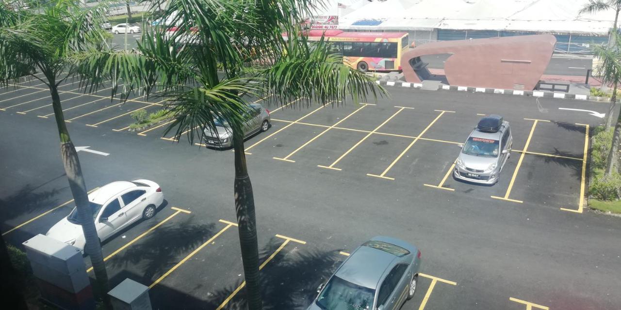 Myera Hotel Banting  Exterior photo