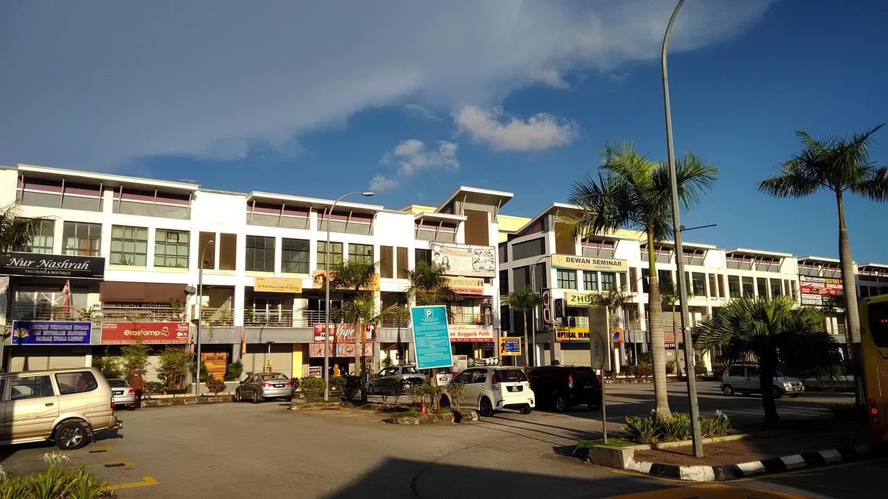 Myera Hotel Banting  Exterior photo