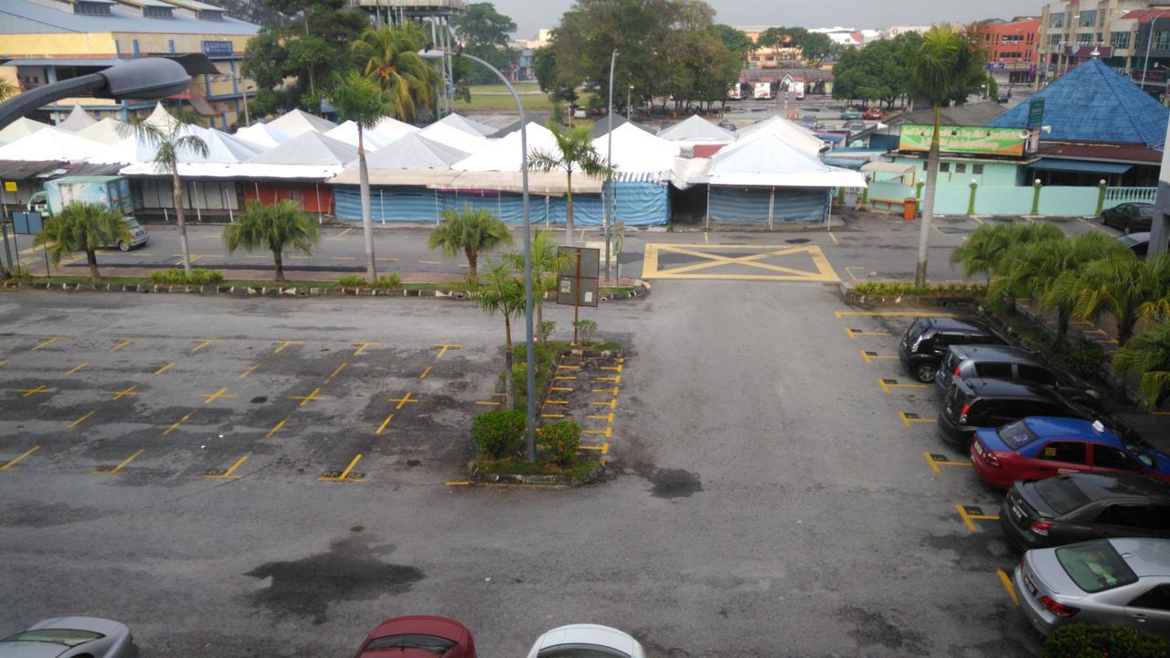 Myera Hotel Banting  Exterior photo